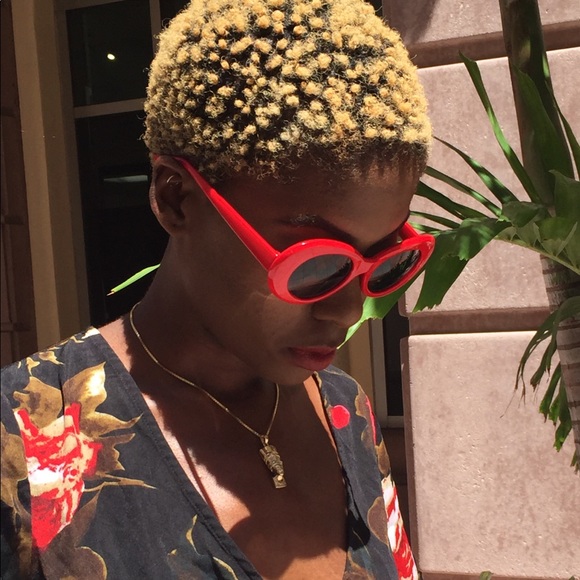 Kobain Oval Shades - Picture 2 of 8